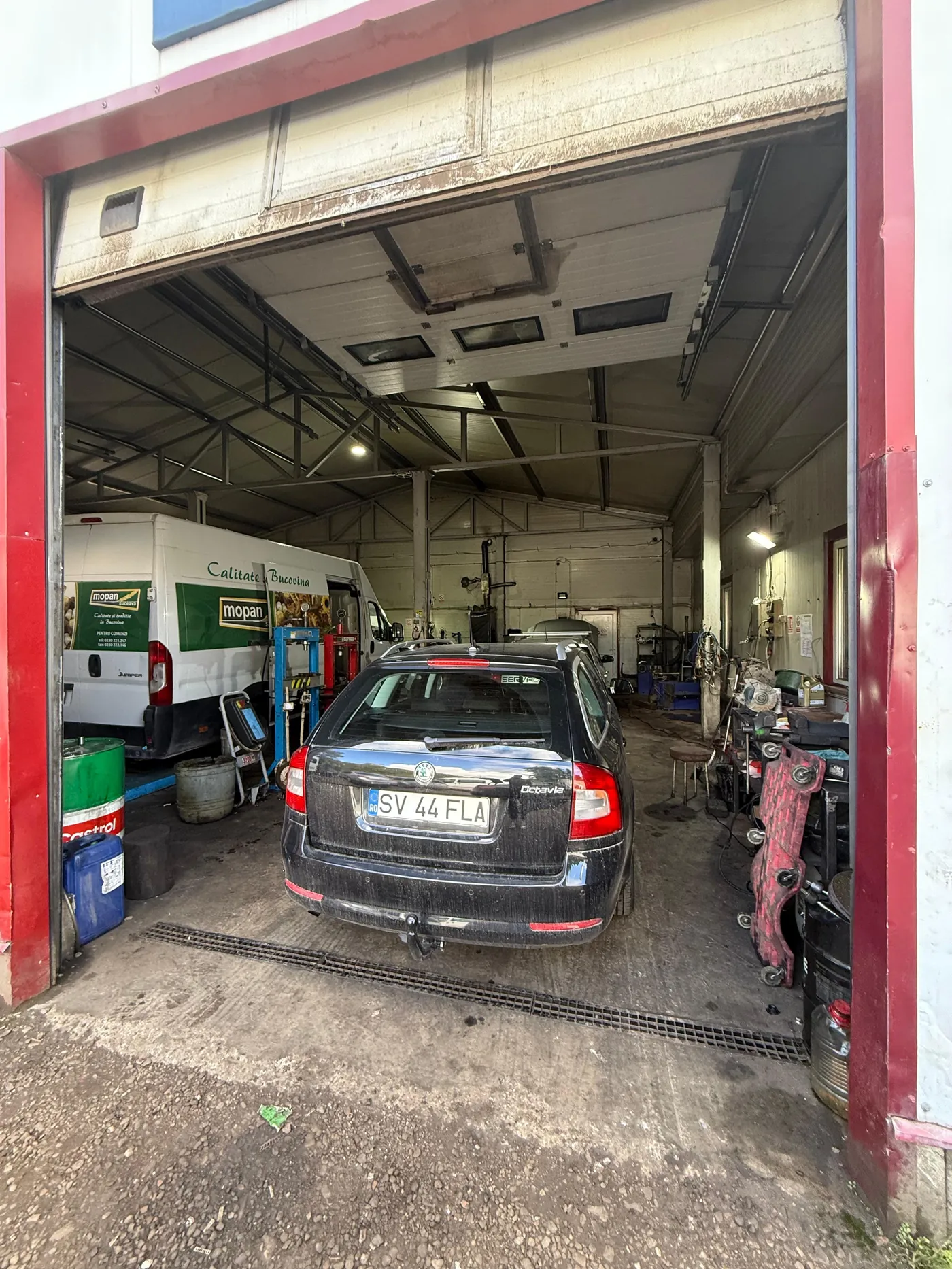 Verificare și schimbare baterie auto în Șcheia, Suceava